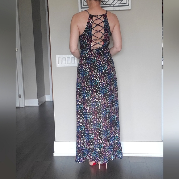 ๐ HOST PICK ๐ Molly Bracken Premium Maxi Dress ๐ - Picture 3 of 14